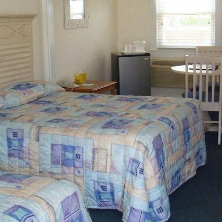 דניס פורט The Colony Beach Motel מראה חיצוני תמונה