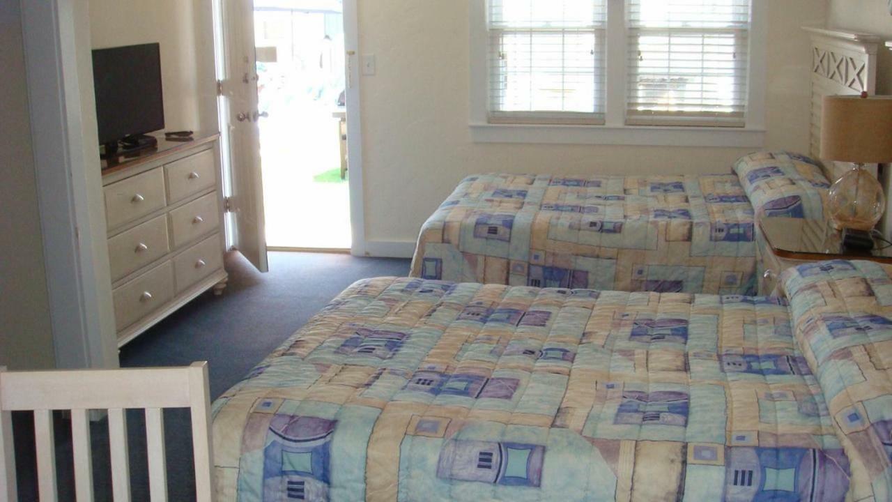 דניס פורט The Colony Beach Motel מראה חיצוני תמונה